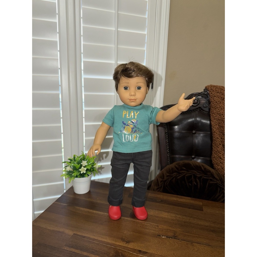 American Girl Doll Logan Everett  Grey Eyes Brown Hair